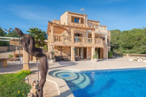 Beautiful villa Estepa on 3 levels with pool and BBQ and only 5 minutes by car to the beach of Porto Colom